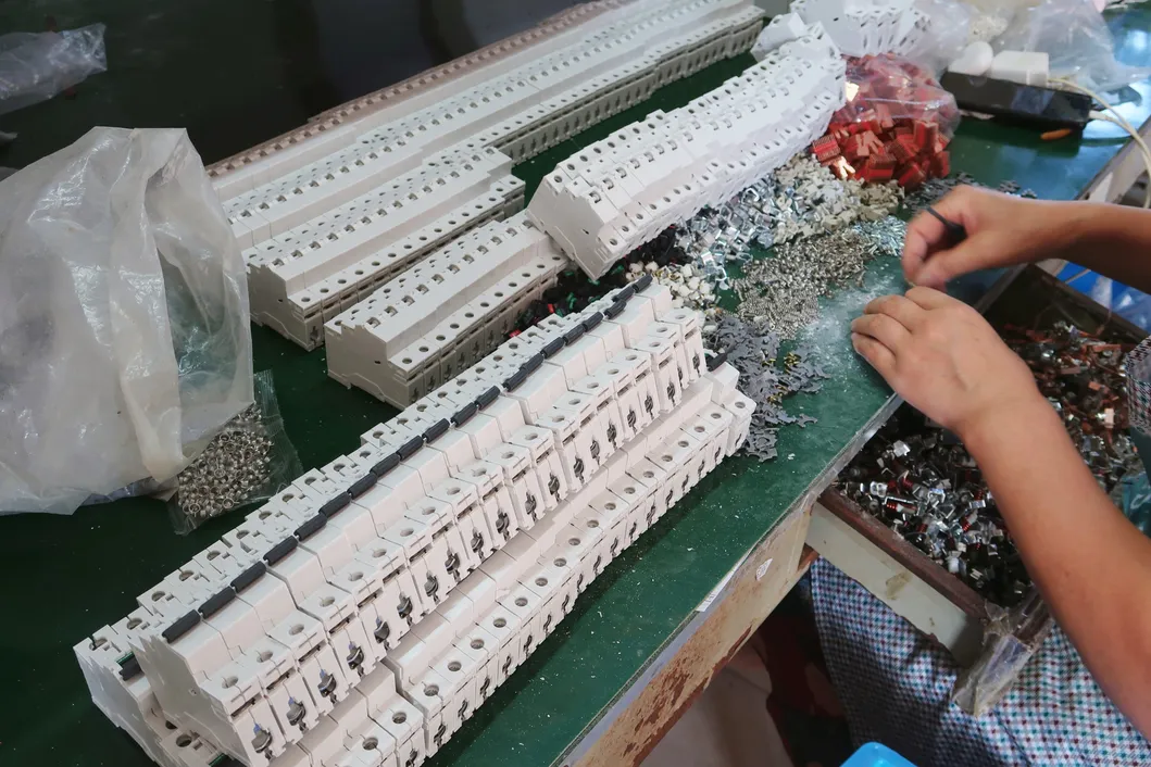 Electric Circuit Breaker OEM 10-63A/Normal Type MCB Yqnt/Low Voltage MCB