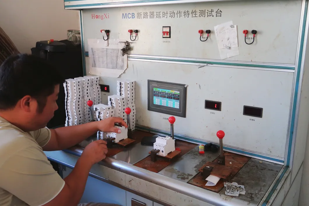 Electric Circuit Breaker OEM 10-63A/Normal Type MCB Yqnt/Low Voltage MCB